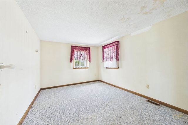 15 Transit St, New Bedford, MA 02740