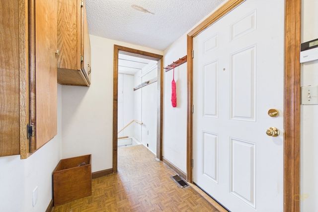 15 Transit St, New Bedford, MA 02740