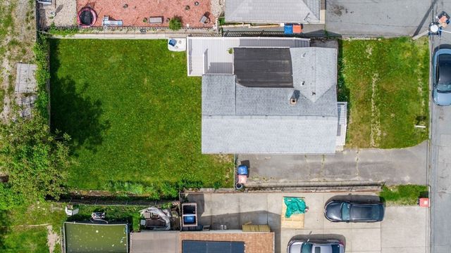 15 Transit St, New Bedford, MA 02740