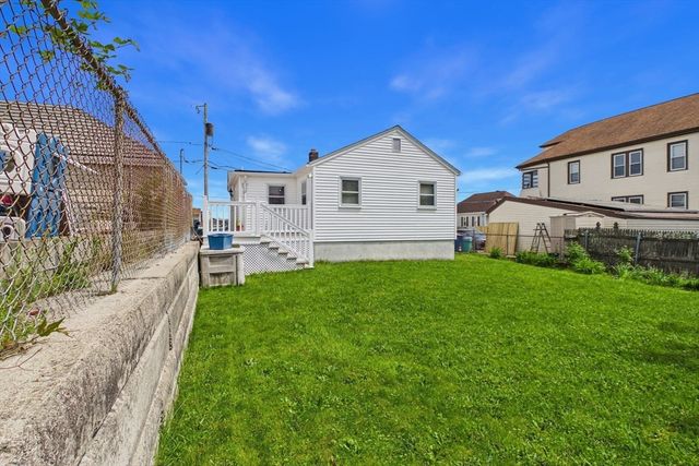 15 Transit St, New Bedford, MA 02740