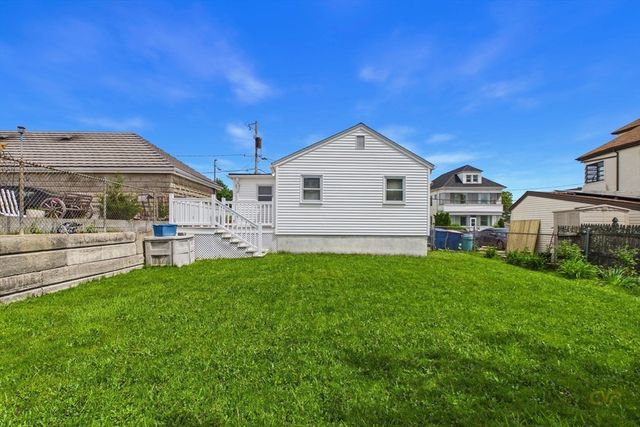 15 Transit St, New Bedford, MA 02740