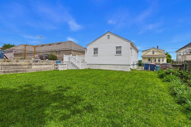 15 Transit St, New Bedford, MA 02740