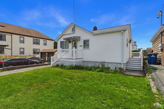 15 Transit St, New Bedford, MA 02740
