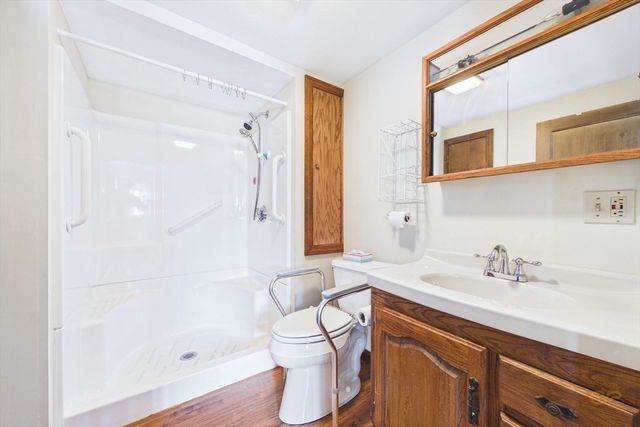 15 Transit St, New Bedford, MA 02740