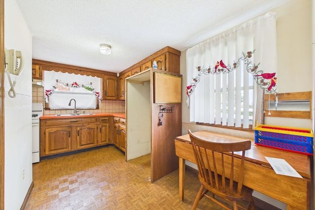 15 Transit St, New Bedford, MA 02740