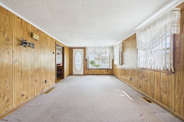 15 Transit St, New Bedford, MA 02740