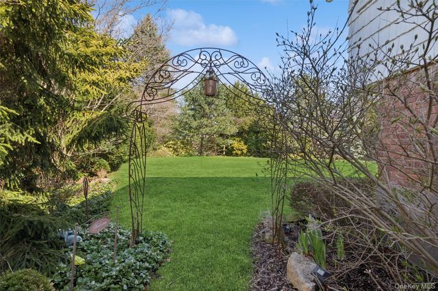 48 Roxbury Drive, Commack, NY 11725