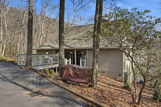 576 Columbine Drive, Big Canoe, GA 30143
