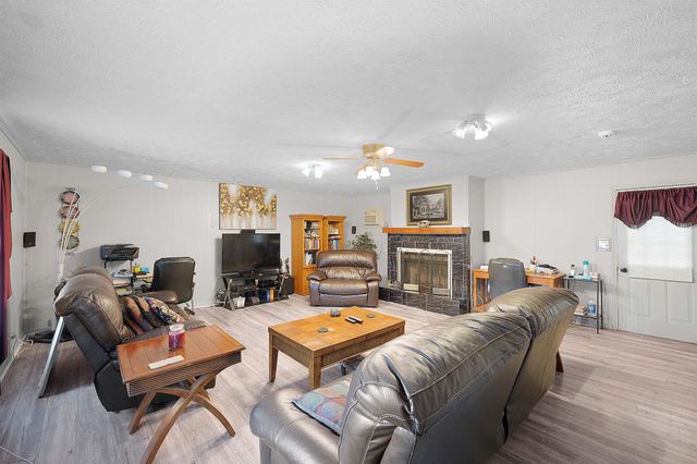 99 Hidden Valley Dr, Jackson, TN 38305