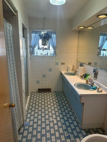 6034 N Bernard Street, Chicago, IL 60659