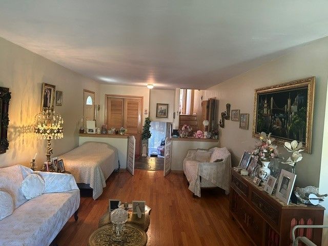 6034 N Bernard Street, Chicago, IL 60659