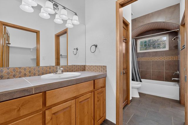 236 Anna Maria Place SW, Albuquerque, NM 87105