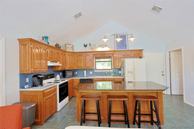 424808 E 1166 Road, Eufaula, OK 74432