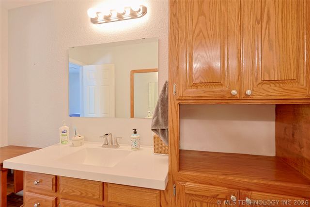 424808 E 1166 Road, Eufaula, OK 74432