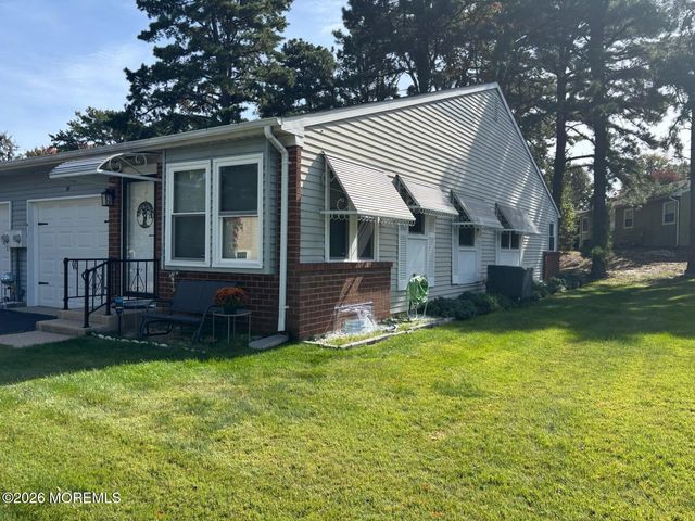 3 Greenwood Lane B, Whiting, NJ 08759