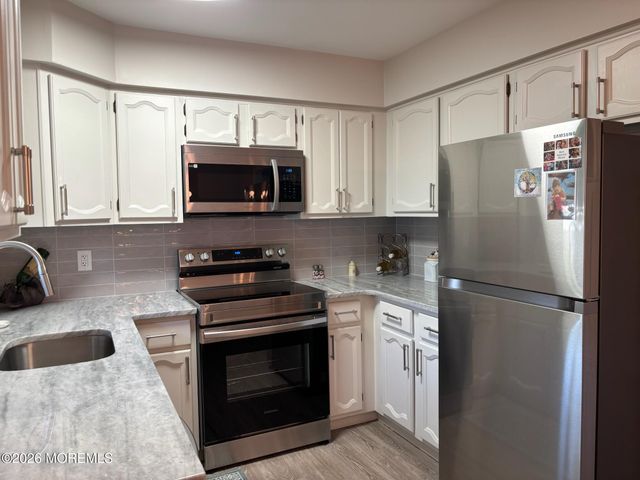 3 Greenwood Lane B, Whiting, NJ 08759