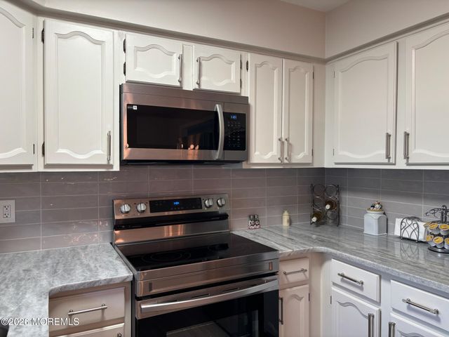 3 Greenwood Lane B, Whiting, NJ 08759