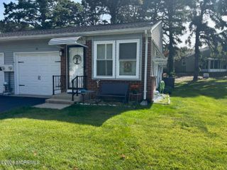 3 Greenwood Lane B, Whiting, NJ 08759