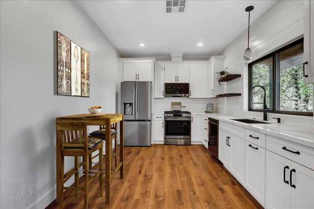 12545 Wolf Rd, Grass Valley, CA 95949