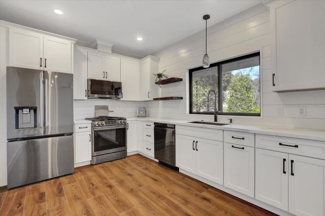 12545 Wolf Rd, Grass Valley, CA 95949