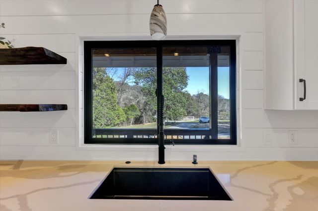 12545 Wolf Rd, Grass Valley, CA 95949