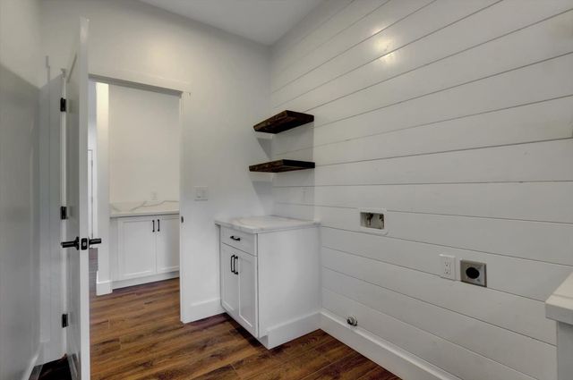 12545 Wolf Rd, Grass Valley, CA 95949