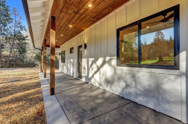 12545 Wolf Rd, Grass Valley, CA 95949