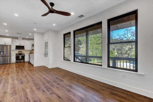 12545 Wolf Rd, Grass Valley, CA 95949