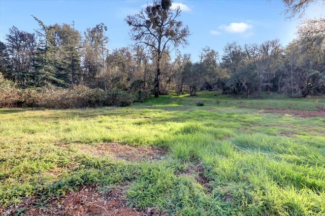12545 Wolf Rd, Grass Valley, CA 95949