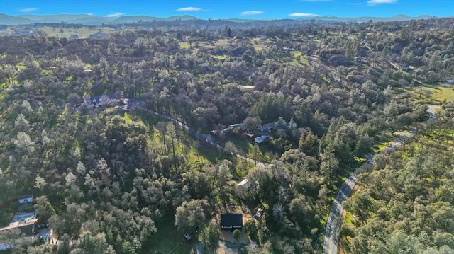 12545 Wolf Rd, Grass Valley, CA 95949