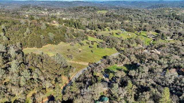 12545 Wolf Rd, Grass Valley, CA 95949