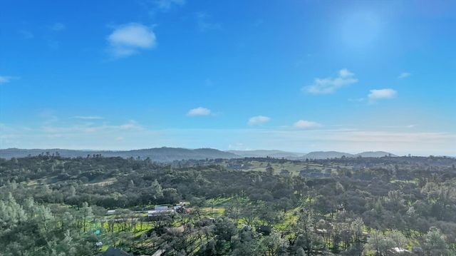 12545 Wolf Rd, Grass Valley, CA 95949