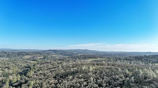 12545 Wolf Rd, Grass Valley, CA 95949