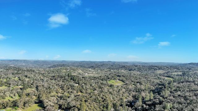 12545 Wolf Rd, Grass Valley, CA 95949