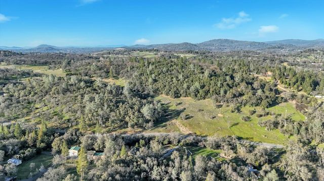 12545 Wolf Rd, Grass Valley, CA 95949