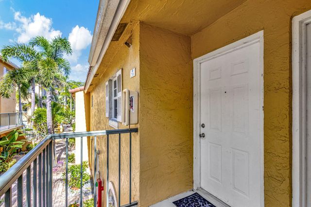 1120 Lake Shore Drive 206, Lake Park, FL 33403
