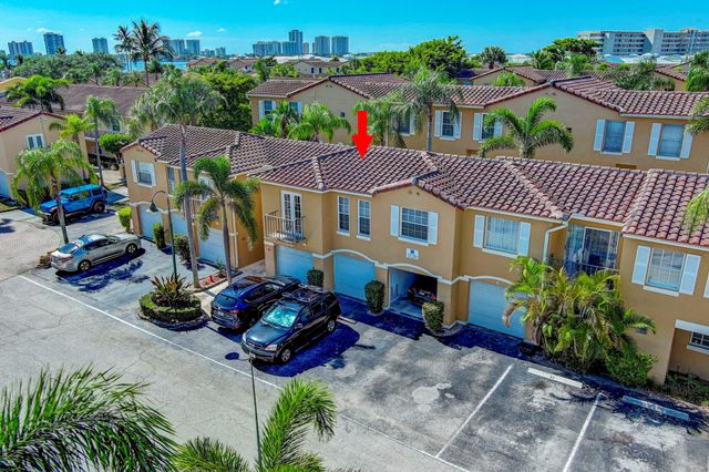 1120 Lake Shore Drive 206, Lake Park, FL 33403