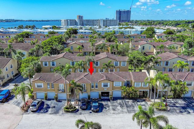 1120 Lake Shore Drive 206, Lake Park, FL 33403