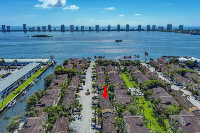 1120 Lake Shore Drive 206, Lake Park, FL 33403