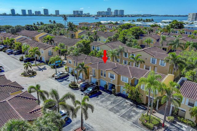 1120 Lake Shore Drive 206, Lake Park, FL 33403
