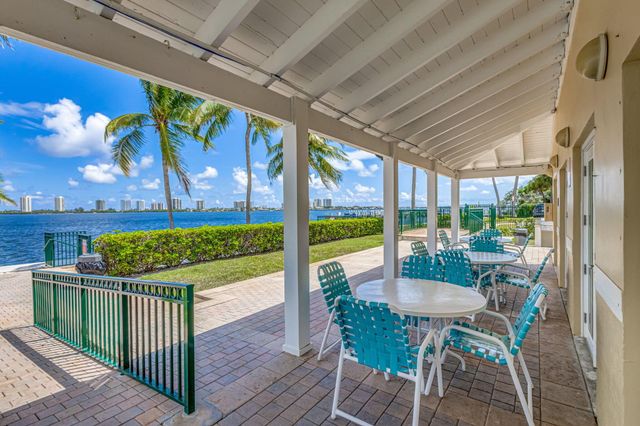 1120 Lake Shore Drive 206, Lake Park, FL 33403