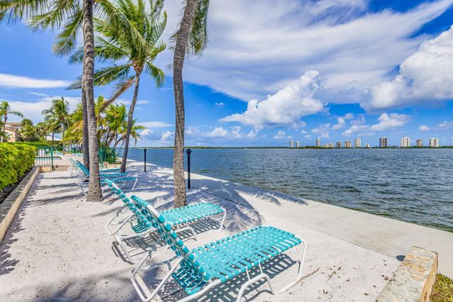 1120 Lake Shore Drive 206, Lake Park, FL 33403