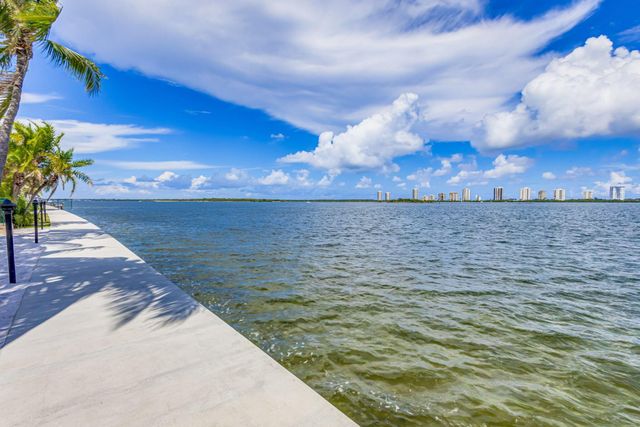 1120 Lake Shore Drive 206, Lake Park, FL 33403
