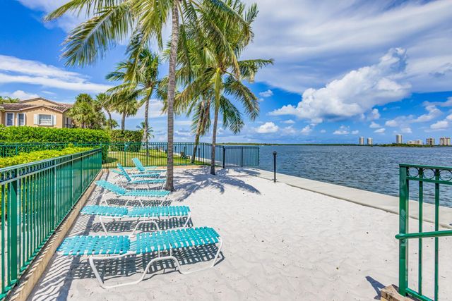 1120 Lake Shore Drive 206, Lake Park, FL 33403