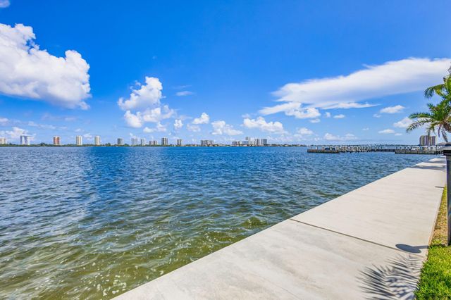 1120 Lake Shore Drive 206, Lake Park, FL 33403