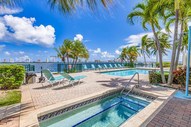 1120 Lake Shore Drive 206, Lake Park, FL 33403