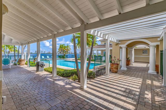 1120 Lake Shore Drive 206, Lake Park, FL 33403