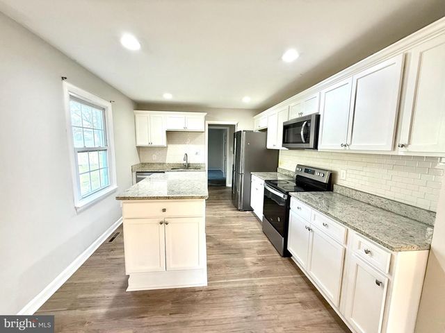 1215 KENT, Gwynn Oak, MD 21207