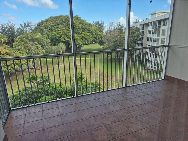 2650 S Course Drive 502, Pompano Beach, FL 33069