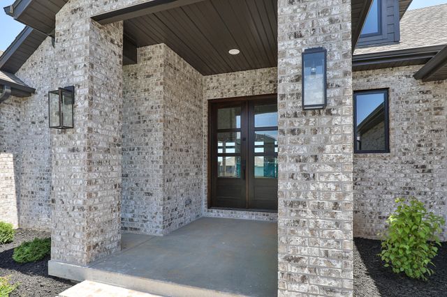 2082 N Unbridled Court, Springfield, MO 65802